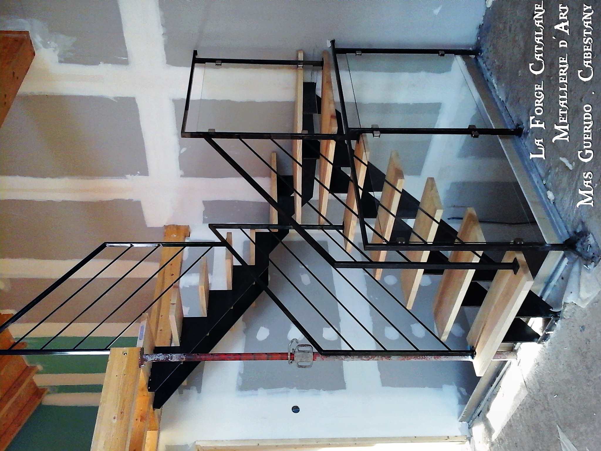 rampe garde corps escalier double limons cremaillere marches frene olivier forge catalane3.jpg